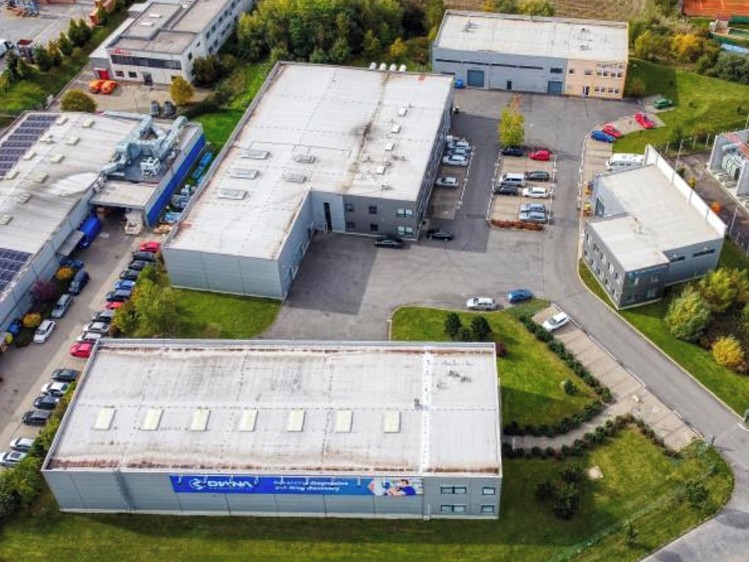 Pronájem komerčního prostoru, 883 m² (1 z 3)