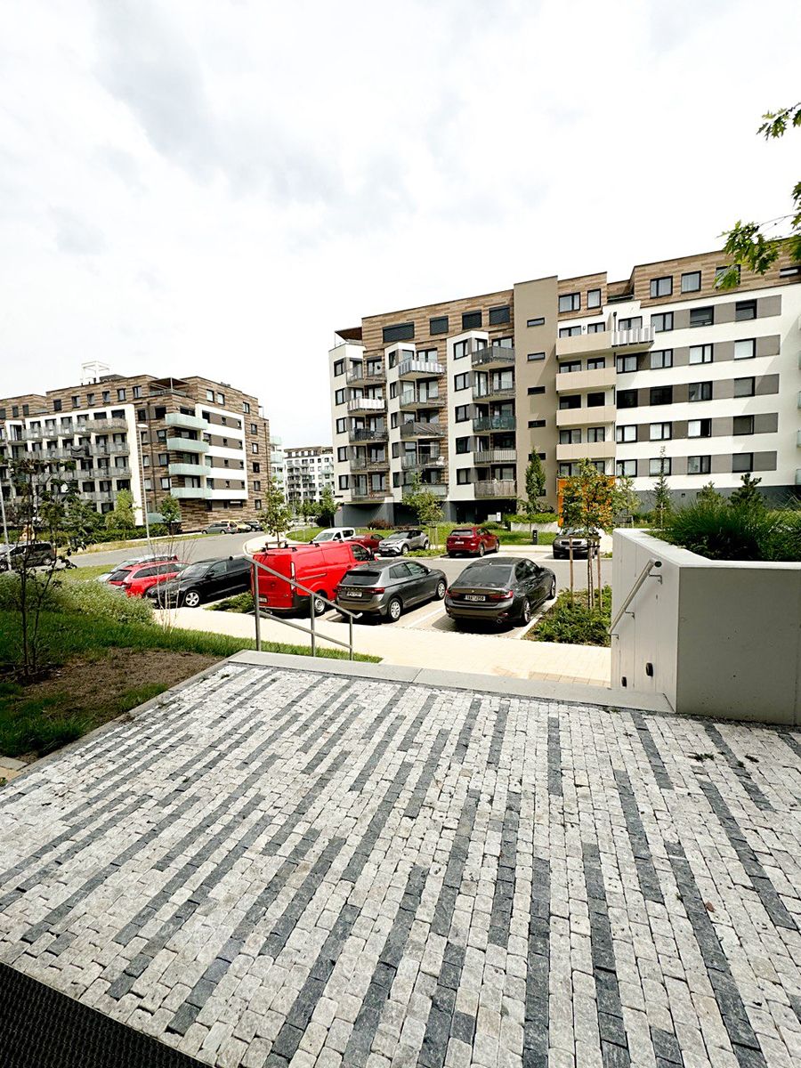 Pronájem garážového stání 12 m² – fotografie 3