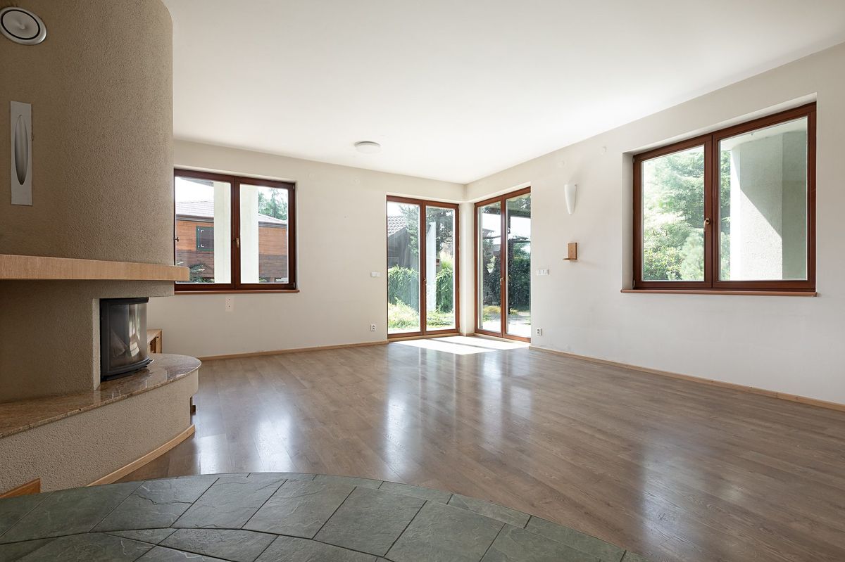 Prodej rodinného domu 140 m², pozemek 901 m² – fotografie 2