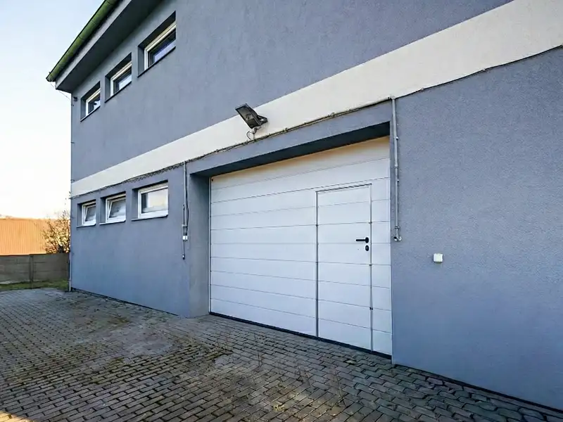 Pronájem obchodního prostoru 411 m², Králův Dvůr – náhled fotky 3