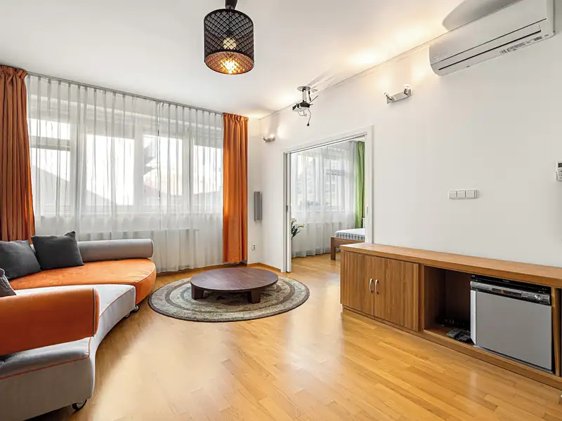 Pronájem bytu 2+1 79 m², Praha – náhled fotky 1