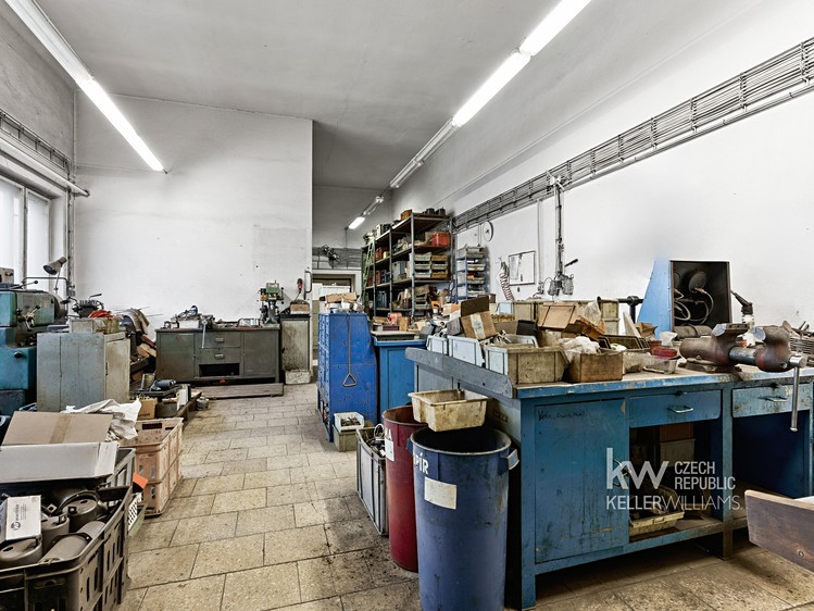 Prodej komerčního prostoru, 688 m² (32 z 32)