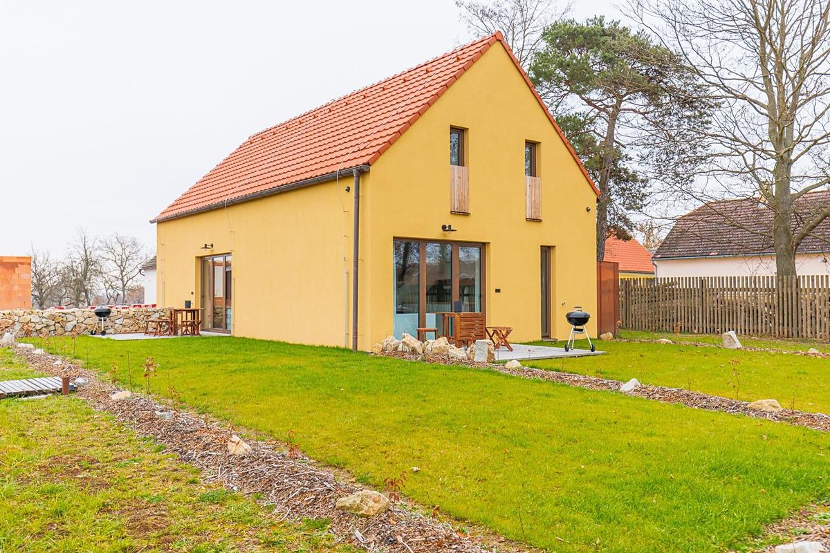 Pronájem bytu atypický 73 m², Sedlec – fotka 1 z 3