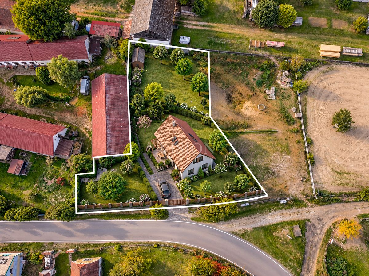 Prodej stavebního pozemku 1714 m² – fotografie 2