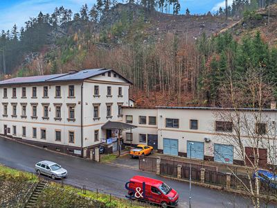 Prodej komerční nemovitosti 2098 m²
