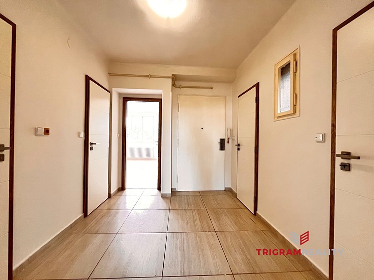 Pronájem bytu 3+kk, 77 m² (7 z 10)
