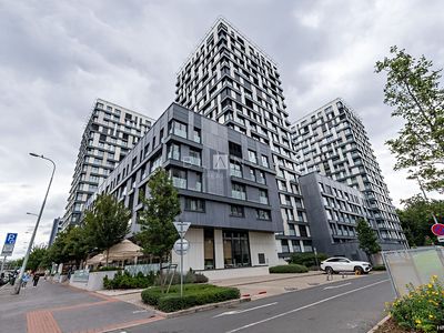 Pronájem garážového stání 15 m²