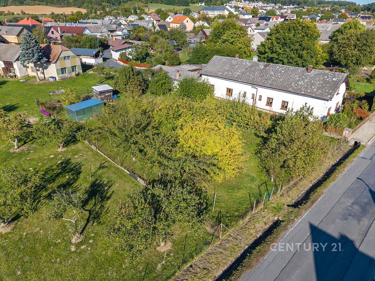Prodej stavebního pozemku 1096 m² – fotografie 2