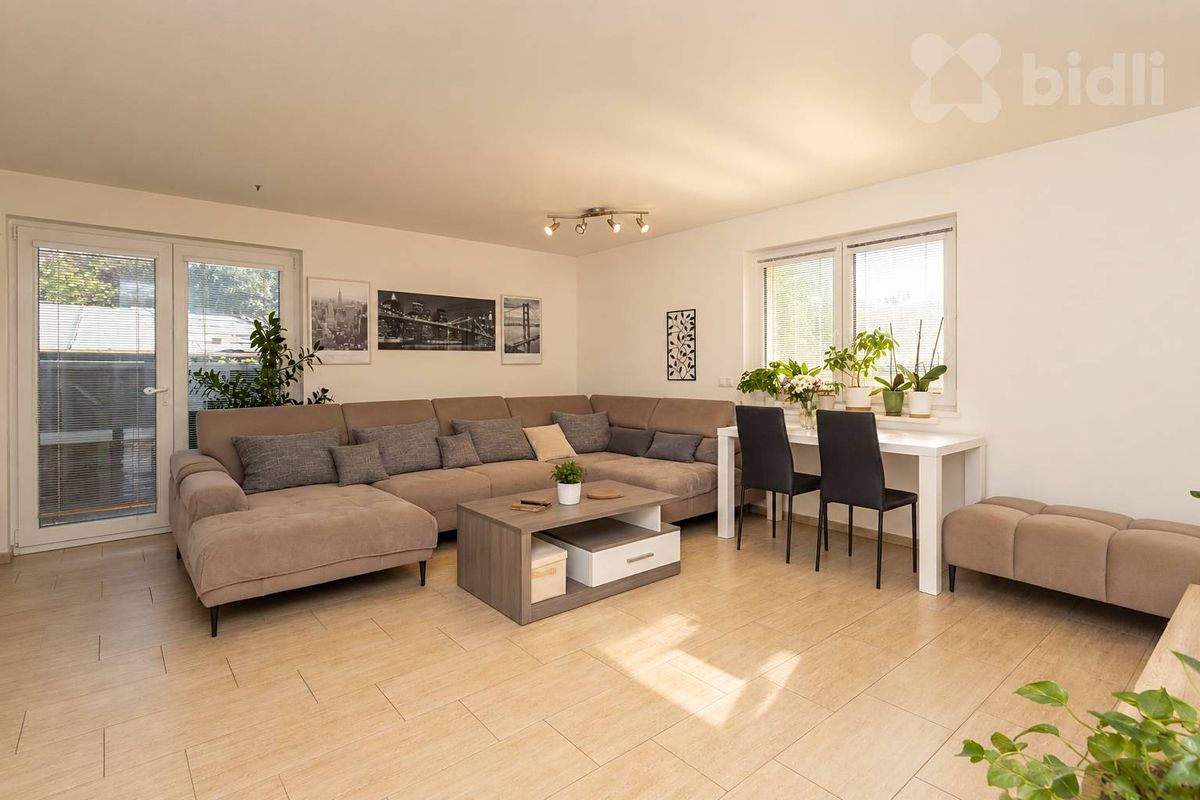 Prodej rodinného domu 220 m², pozemek 1700 m² – fotografie 5