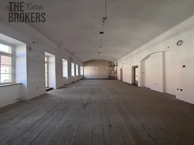 Pronájem kanceláře 370 m², Blatná – náhled fotky 1