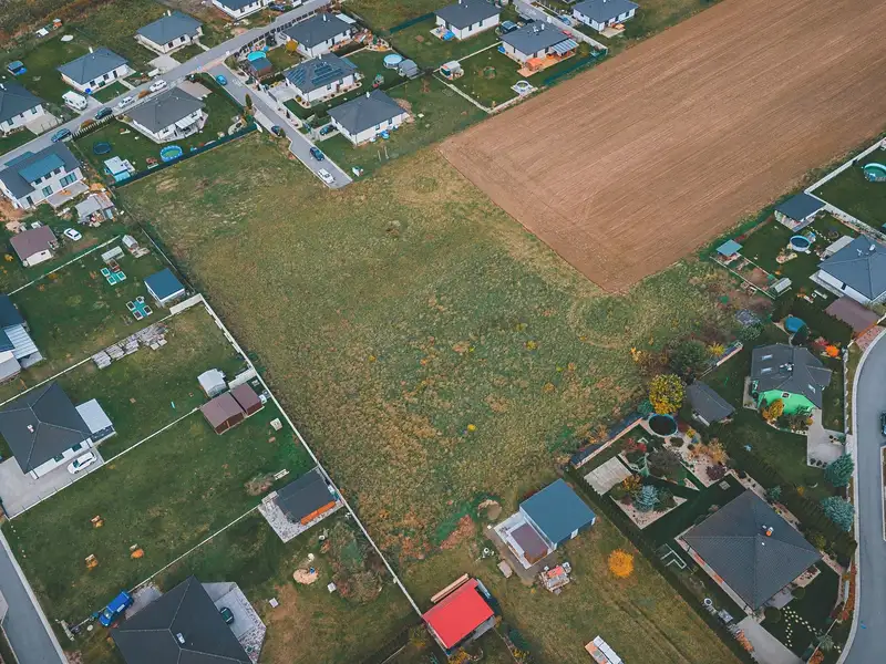 Prodej stavebního pozemku 684 m², Labské Chrčice – náhled fotky 2
