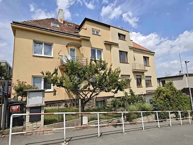 Prodej rodinného domu 255 m², pozemek 384 m², Praha – náhled fotky 1