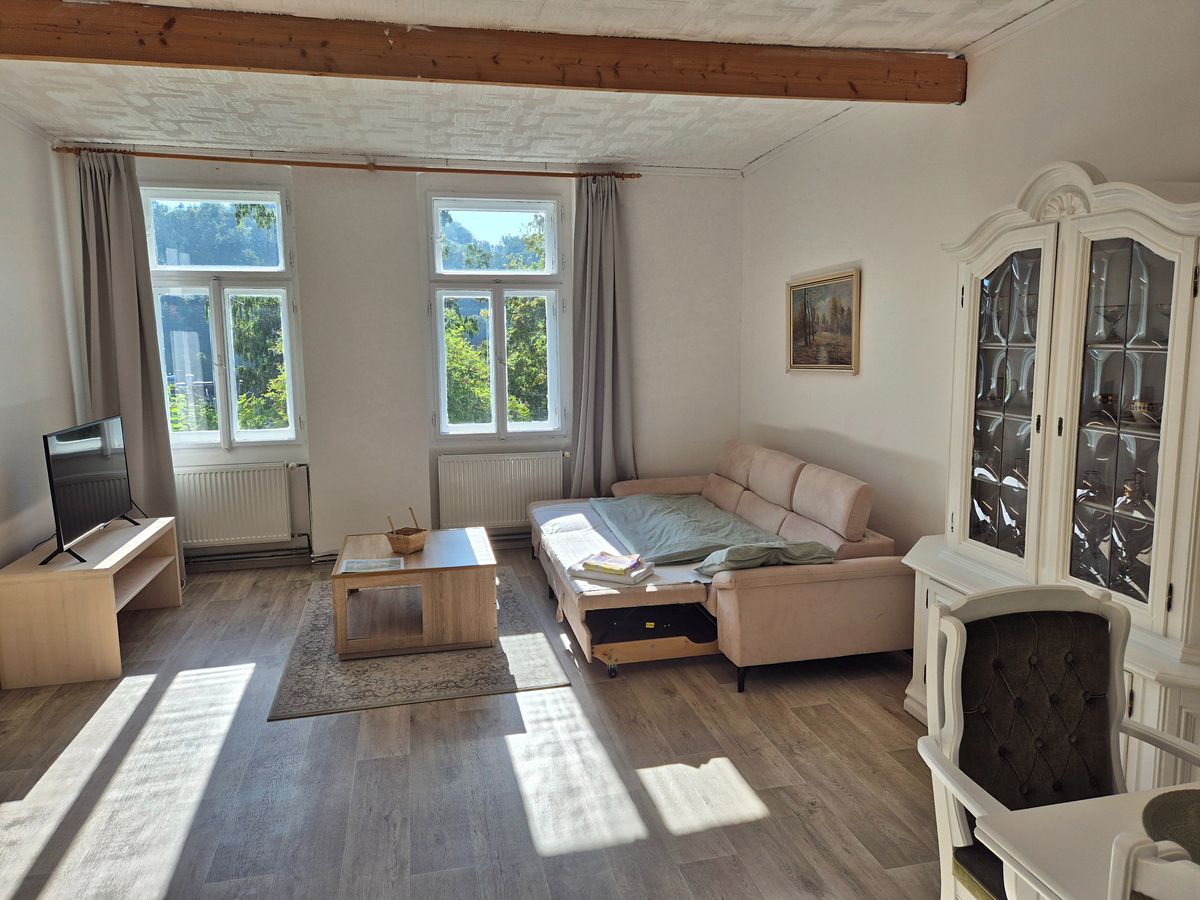 Pronájem bytu 2+1 62 m², Karlovy Vary – fotka 1 z 3