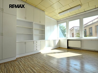 Pronájem komerčního prostoru, 18 m² (2 z 9)
