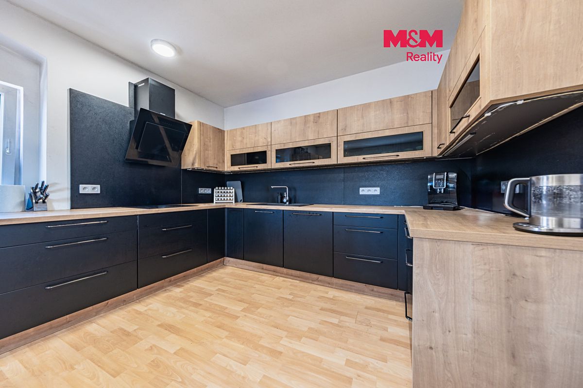 Prodej rodinného domu 480 m², pozemek 1898 m², Krásný Les – fotka 1 z 3