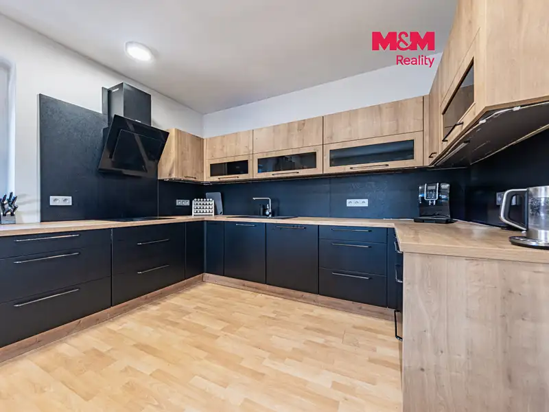 Prodej rodinného domu 480 m², pozemek 1898 m², Krásný Les – náhled fotky 1