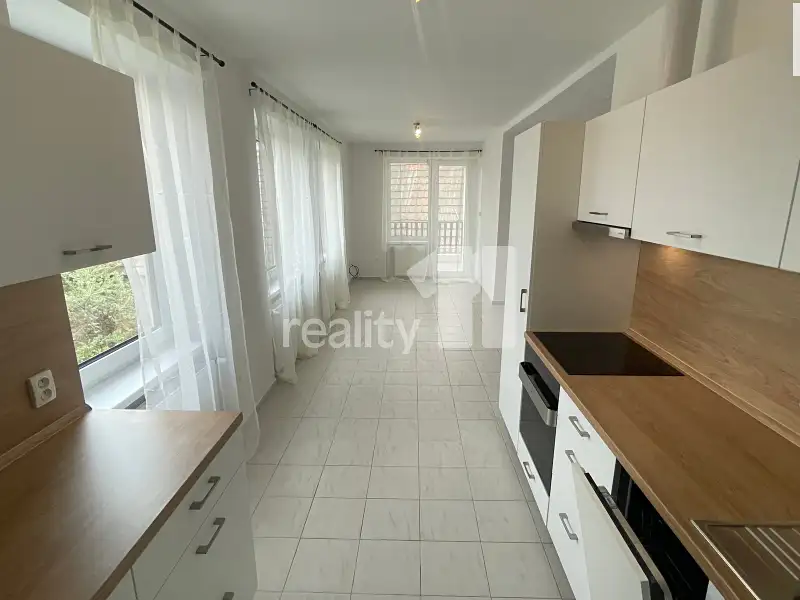 Pronájem bytu 3+1 75 m², Jiřice – náhled fotky 2