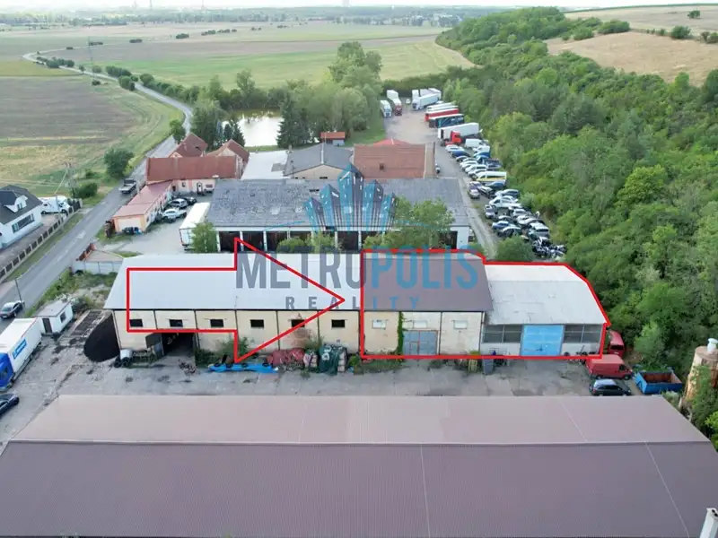 Prodej skladového prostoru 840 m², Všetaty – náhled fotky 1
