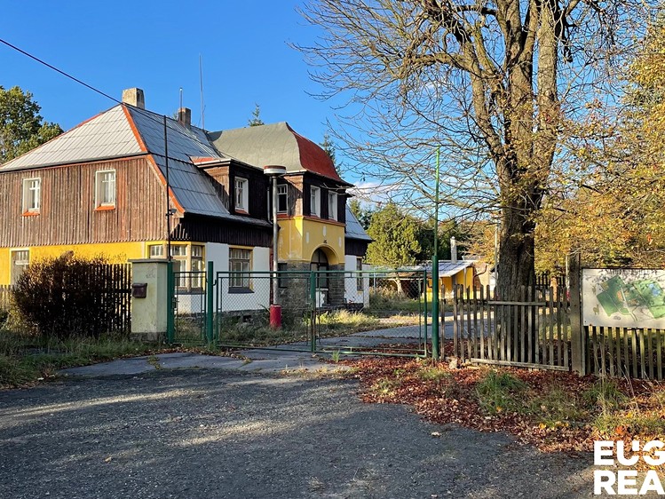 Prodej komerčního prostoru, 1 500 m² (2 z 68)