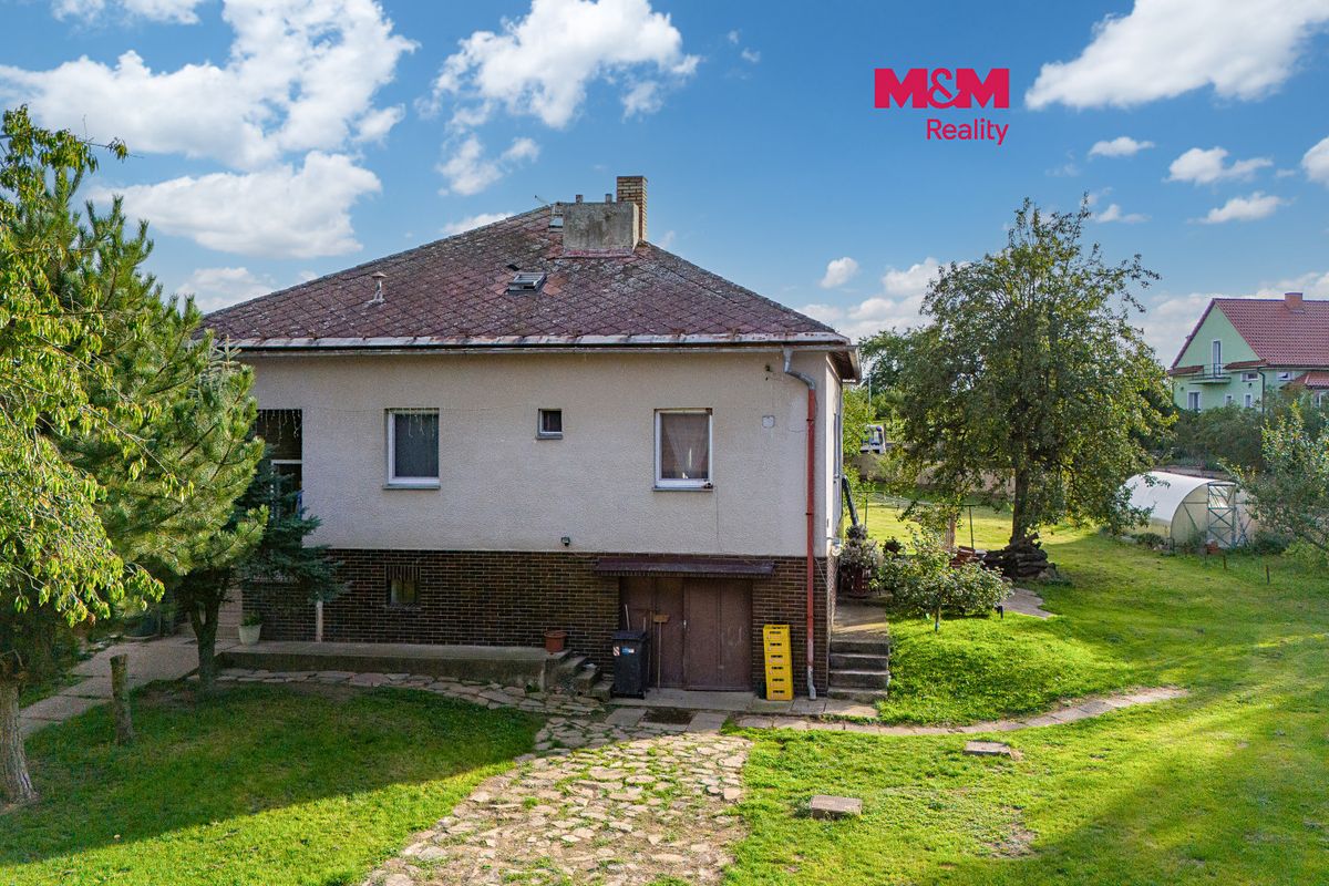 Prodej rodinného domu 743 m², pozemek 2776 m², Zásmuky – fotka 1 z 3
