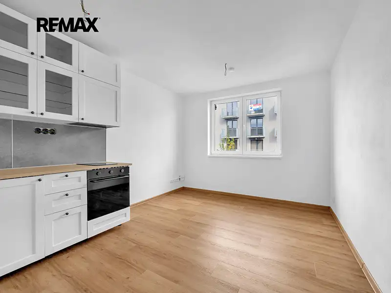 Pronájem bytu 1+kk 24 m², Milovice – náhled fotky 2