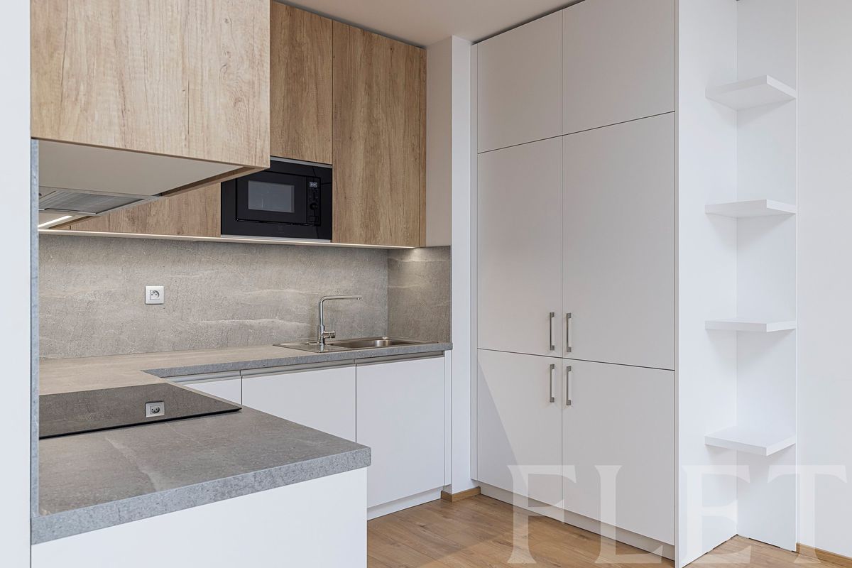 Pronájem bytu 2+kk 56 m², Praha – fotka 1 z 3