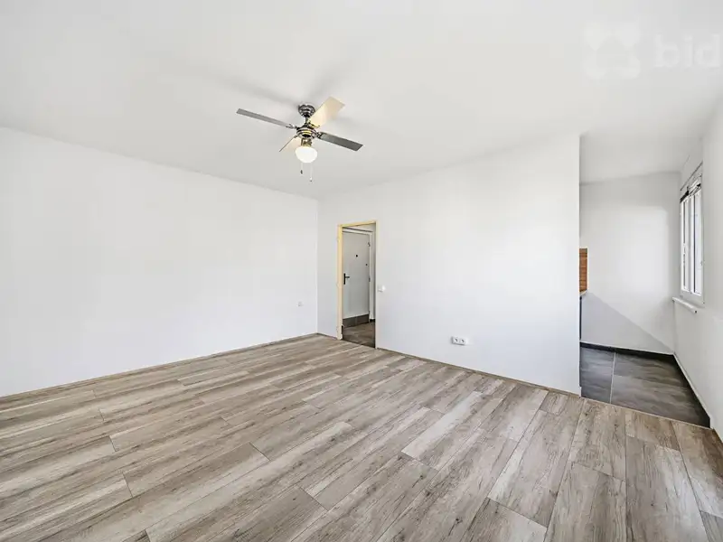 Pronájem bytu 1+kk 30 m², Hradec Králové – náhled fotky 2
