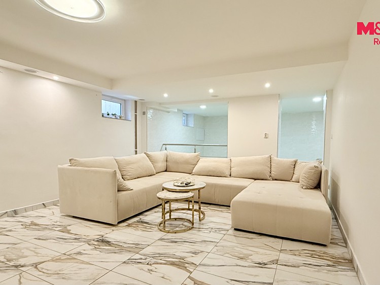 Prodej domu, 380 m² (2 z 24)