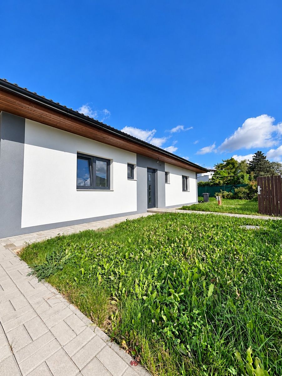 Prodej rodinného domu 107 m², pozemek 900 m², Mukařov – fotka 1 z 3