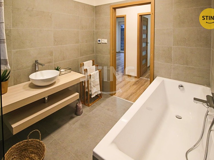 Pronájem domu, 130 m² (8 z 12)