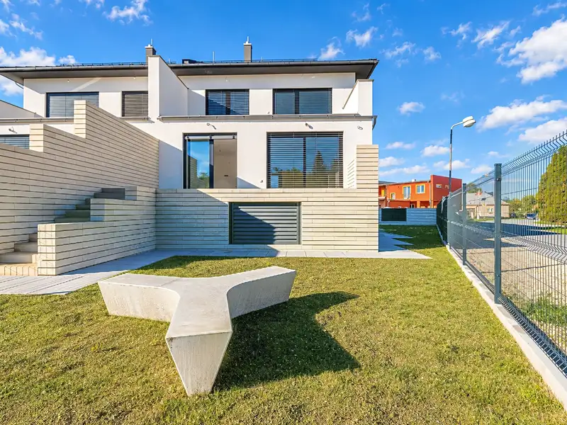 Prodej rodinného domu 280 m², pozemek 397 m², Olomouc – náhled fotky 1