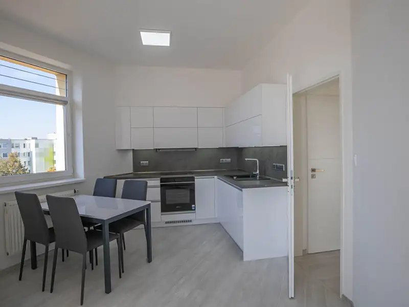 Pronájem bytu 3+kk 75 m², Praha – náhled fotky 3