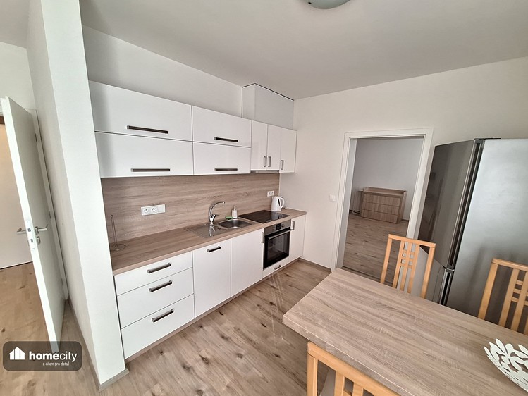 Pronájem bytu 2+kk, 55 m² (2 z 9)