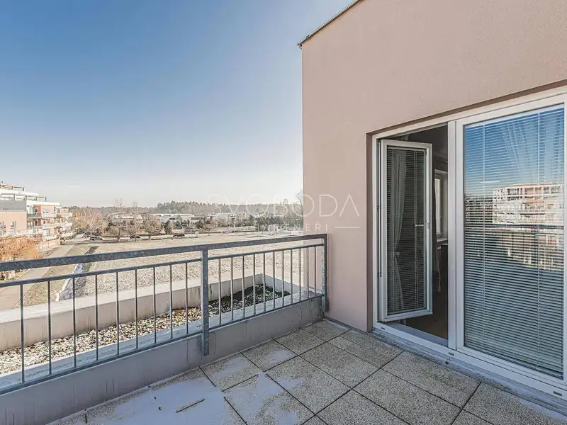 Pronájem bytu 1+kk 29 m², Hradec Králové – náhled fotky 2