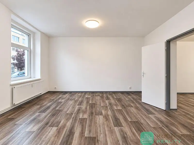 Pronájem bytu 1+1 45 m², Hrob – náhled fotky 3