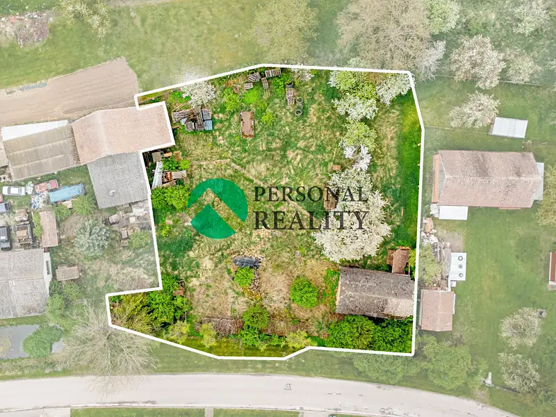 Prodej stavebního pozemku 2203 m², Vinary – náhled fotky 1