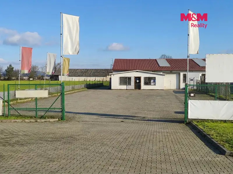Prodej obchodního prostoru 972 m², Kly – náhled fotky 3