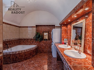 Prodej domu, 292 m² (3 z 34)