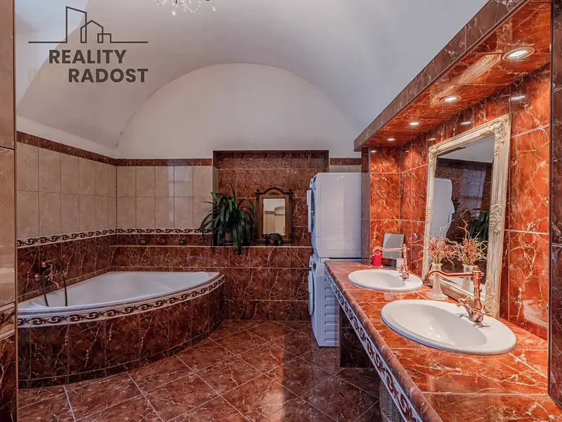 Prodej rodinného domu 292 m², pozemek 1719 m², Kučerov – náhled fotky 3