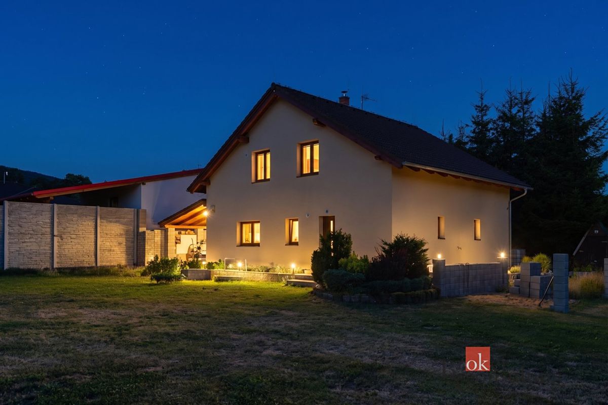Prodej rodinného domu 145 m², pozemek 1919 m², Krupka – fotka 1 z 3
