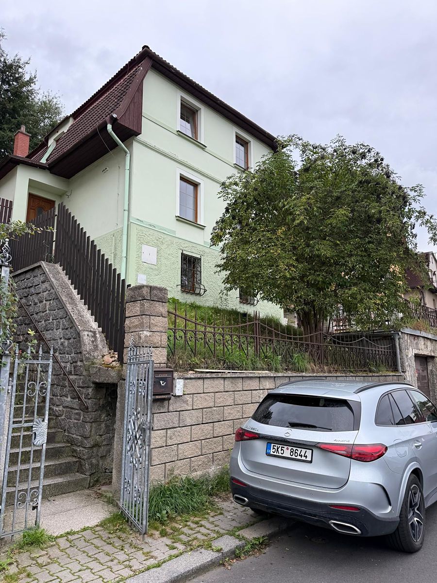 Pronájem rodinného domu 300 m², pozemek 368 m², Karlovy Vary – fotka 1 z 3