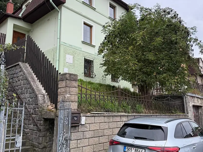 Pronájem rodinného domu 300 m², pozemek 368 m², Karlovy Vary – náhled fotky 1