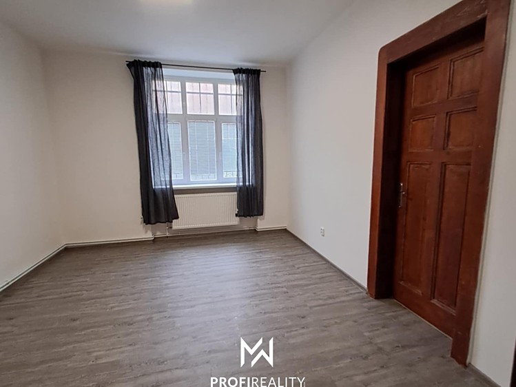 Pronájem bytu 3+1, 77 m² (7 z 9)