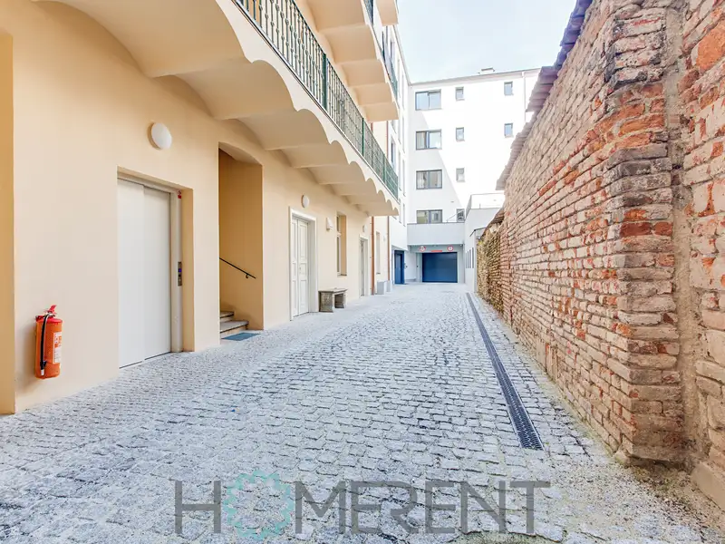 Pronájem garážového stání 15 m², Praha – náhled fotky 3