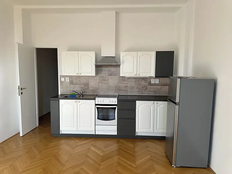 Prodej bytu 1+kk 34 m², Praha – náhled fotky 2