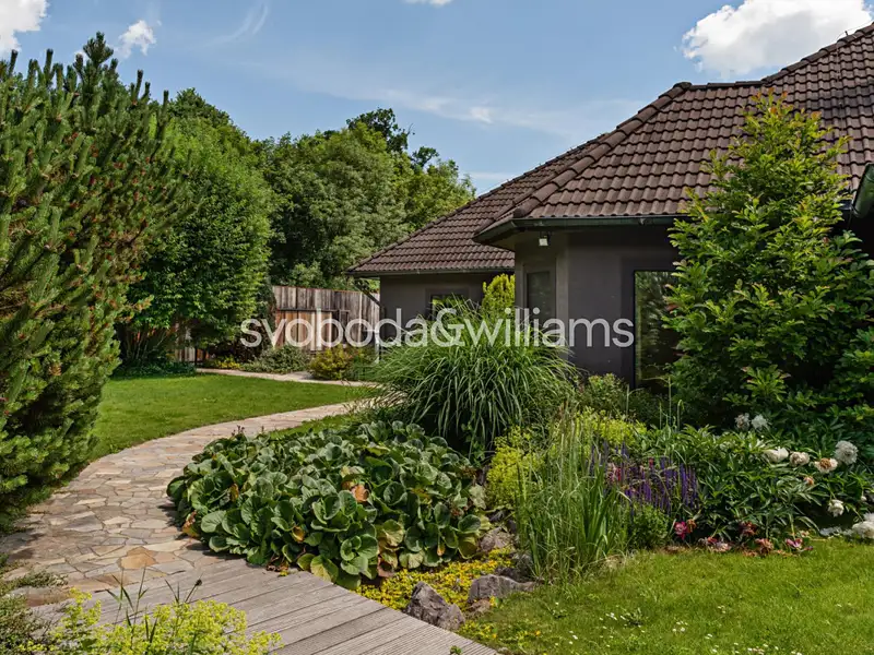 Prodej rodinného domu 316 m², pozemek 2573 m², Unhošť – náhled fotky 3