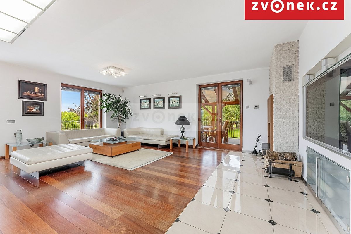 Prodej kanceláře 540 m², Hranice – fotka 1 z 3