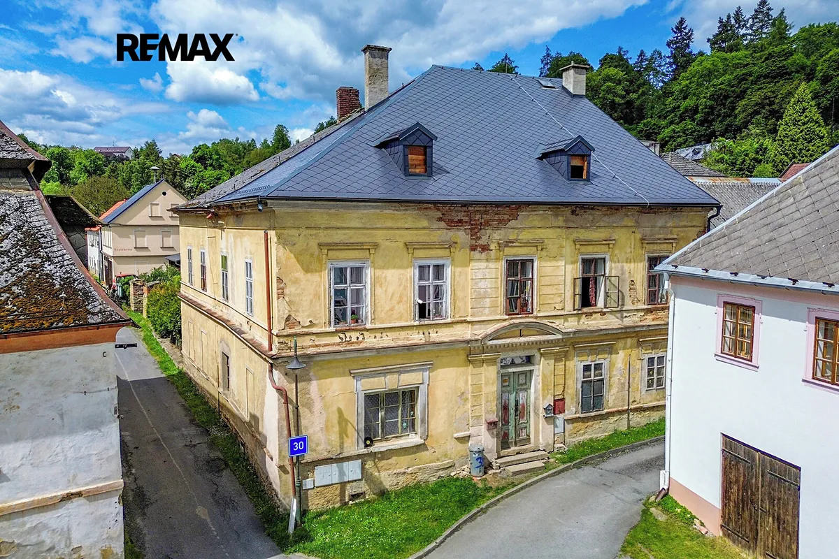 Prodej rodinného domu 677 m², pozemek 1103 m²