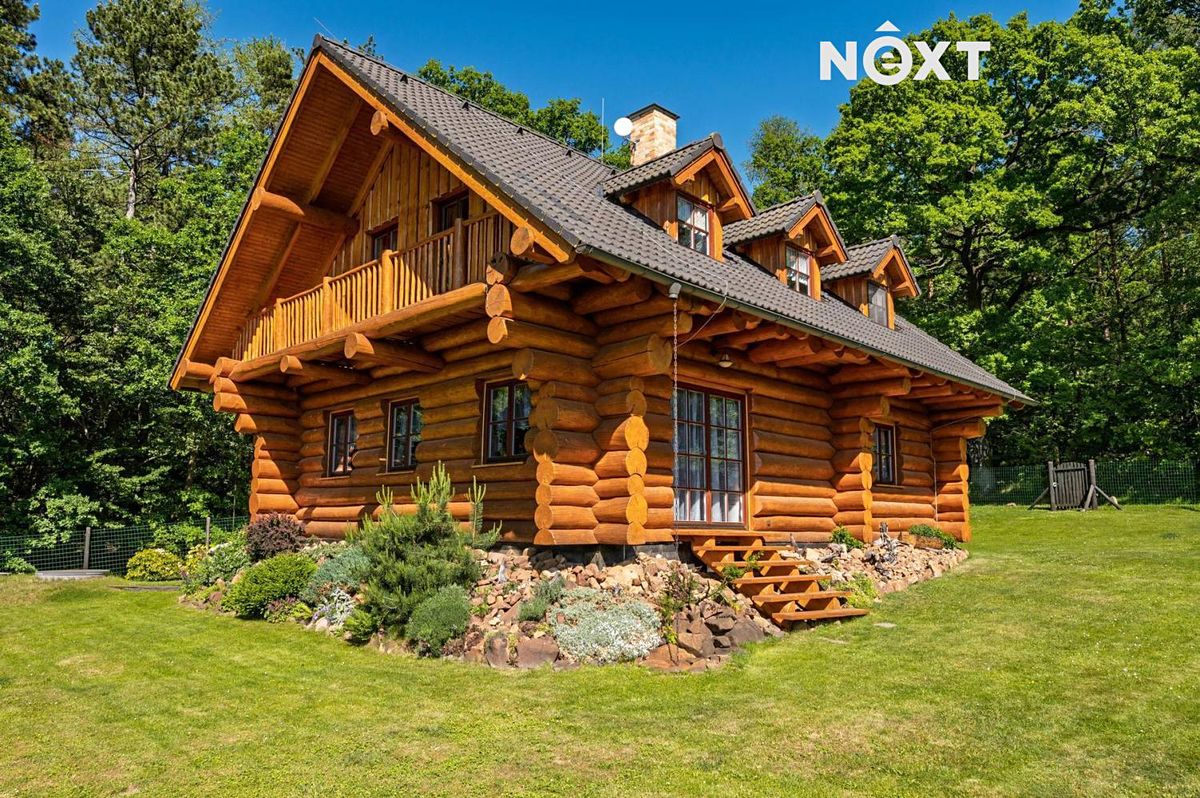 Prodej rodinného domu 160 m², pozemek 861 m², Velký Chlumec – fotka 1 z 3