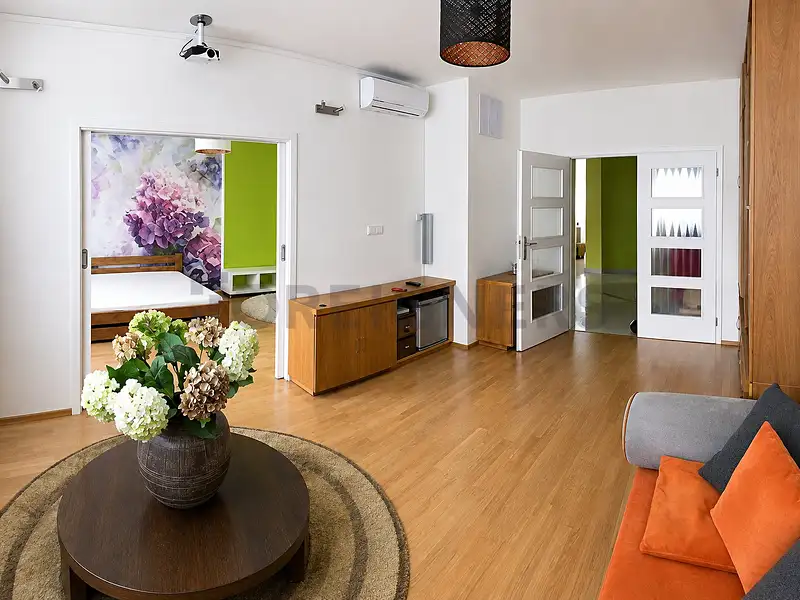 Pronájem bytu 2+1 80 m², Praha – náhled fotky 1